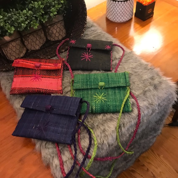 4 Beautiful Handmade Rattan bags from Madagascar - Picture 3 of 4